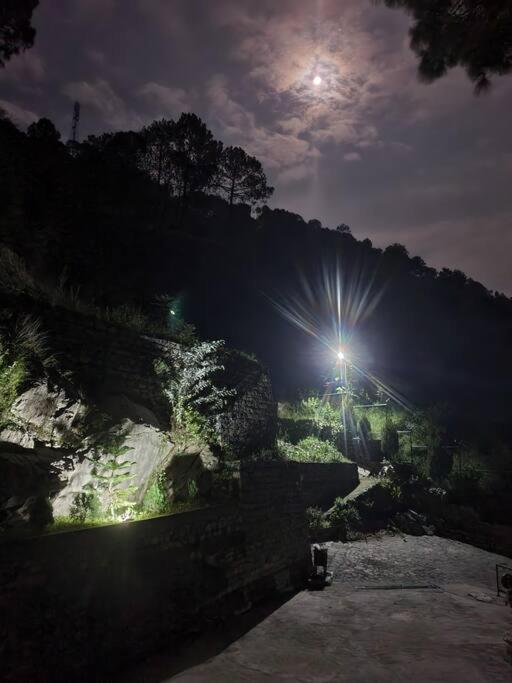 Kasauli Cascade A Cheerfull 4 Bedroom Challet 外观 照片